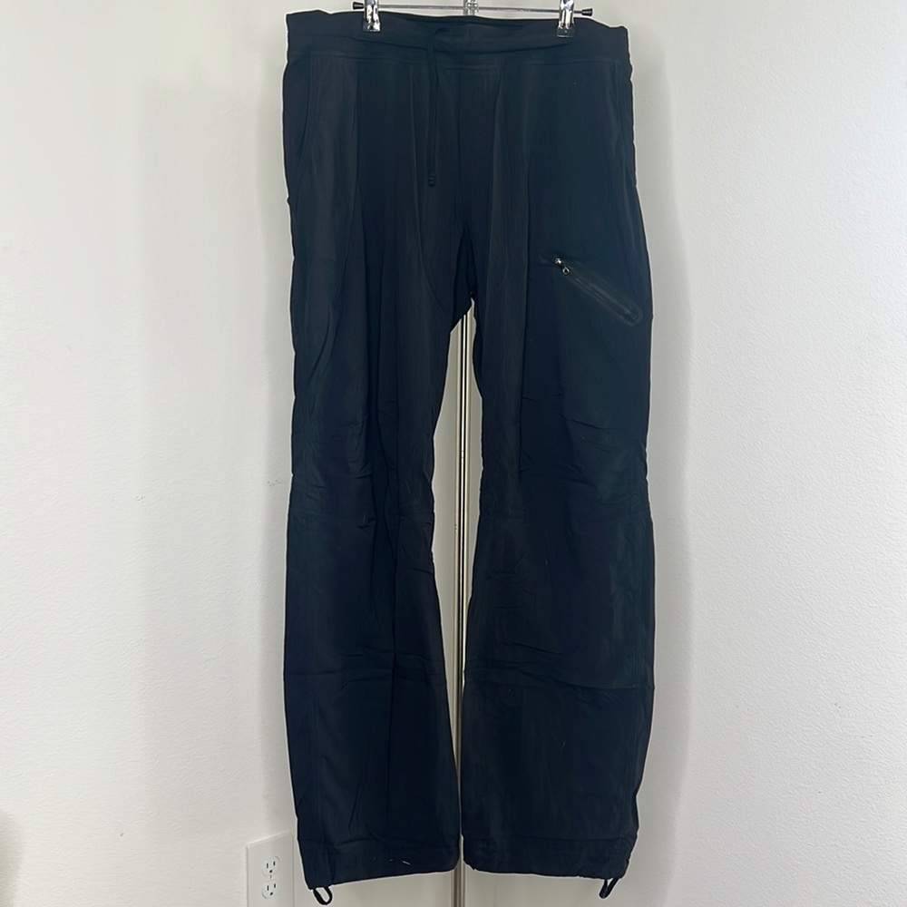 🔹 Lululemon Pants